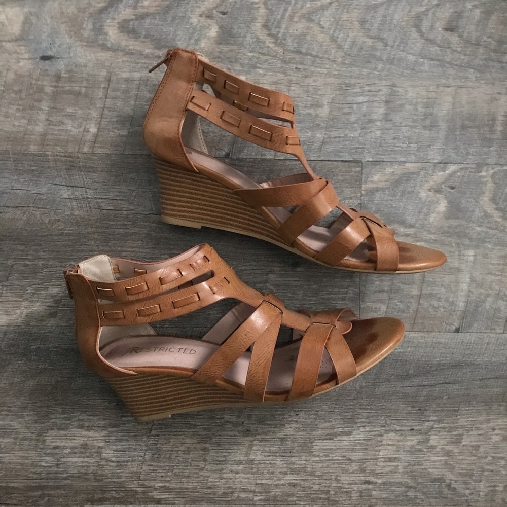 Sz8.5 Classy gladiator strappy sandal